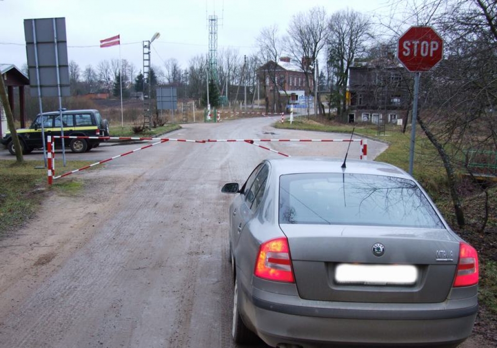 BARJERU VAIRS NEBŪS. No rītdienas šajā vietā Neretas robežpārejas punktā barjeru vairs nebūs, un robežsargi dokumentus vairs nepārbaudīs. 
Autors: Indulis Burka