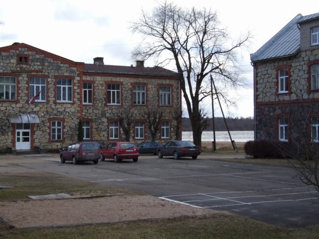PĀRMAIŅU GAIDĀS. Šajās vēsturiskajās ēkās skolas vairs nebūs, bet tās joprojām būs domātas bērniem un izglītībai.