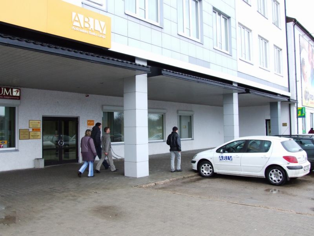 DRĪZ TĀ BŪS VĒSTURE. Vēl tikai līdz maijam pilsētā darbosies bankas filiāle, kurai dots Aizkraukles vārds. 
