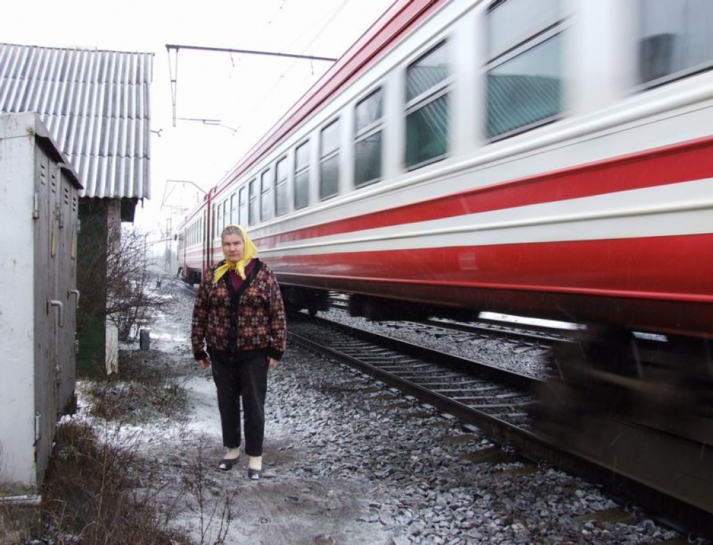 TRAUCĒ. Skrīverietes Venerandas Mikažānes dzelzceļa māja 74. kilometrā ir šķērslis jaunu sliežu būvniecībai.