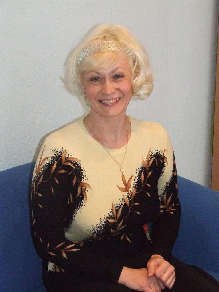 APRŪPĒTĀJA. Irina Sokola invalīdiem māca gan sadzīvot ar slimību, gan rast nodarbošanos, kas iepriecina.
