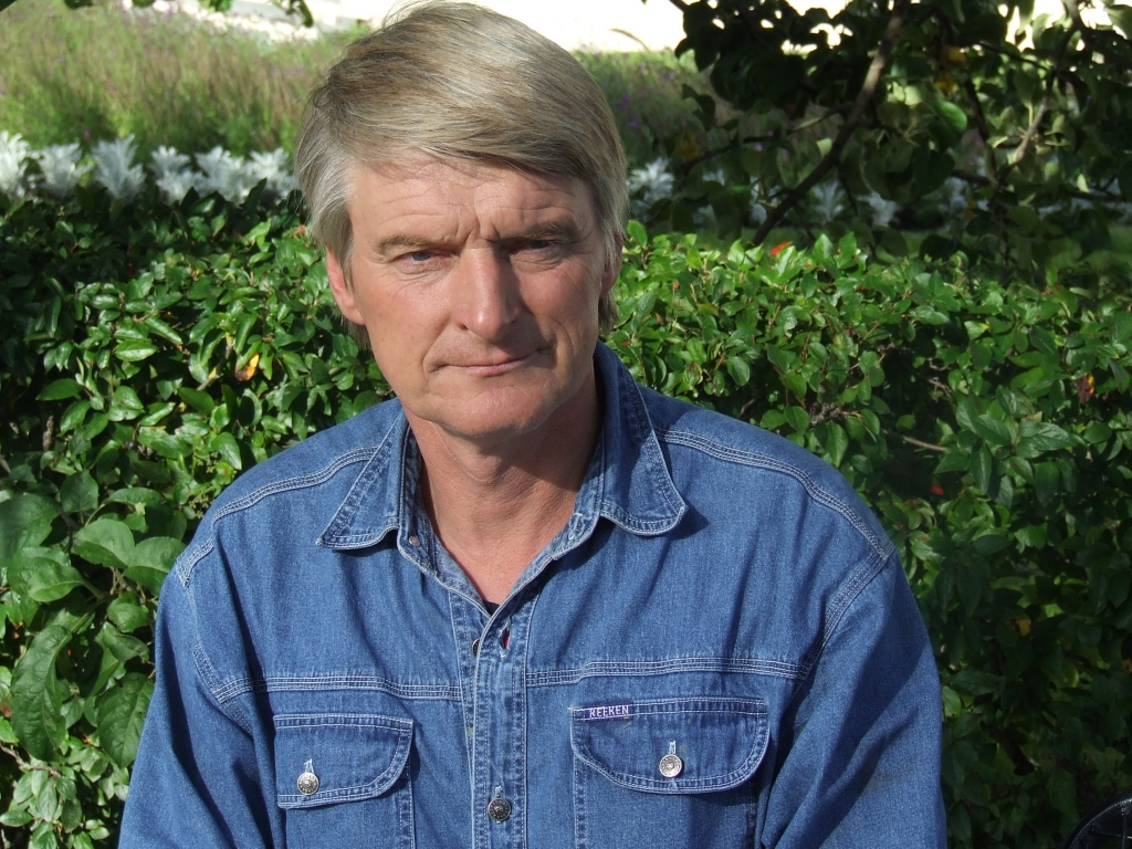 VISS BĒRNU NĀKOTNEI. Ģirts Šreibers ir pārliecināts, ka ar mīlestību var audzināt vislabāk, vecāku klātbūtne un atbalsts stiprina bērnus garīgi. Viņš ceļ māju, lai visiem būtu vieta, kur pulcēties.