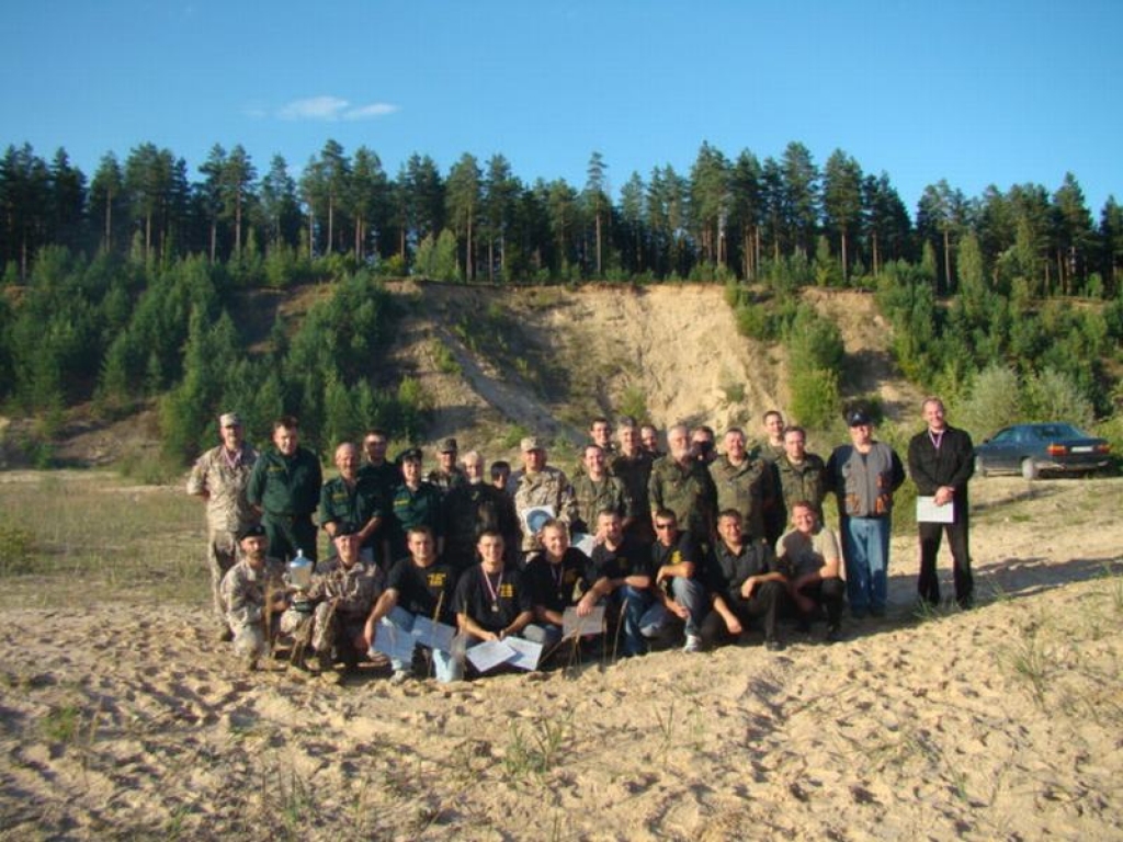 UZVARĒTĀJI ZINĀMI. Ceļojošā kausa sacensību dalībnieki. 