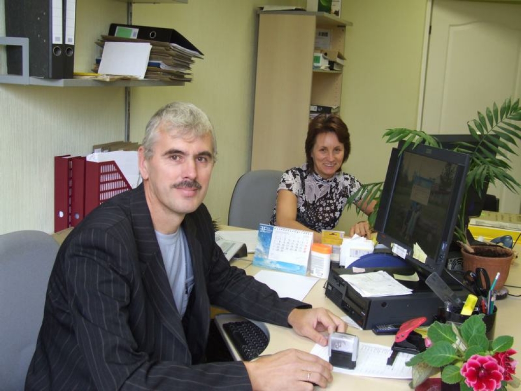 GATAVOJAS IZLĪGUMA DIENAI. Par Izlīguma dienas norisi runā Velga Zaķe un VPD Aizkraukles teritoriālās struktūrvienības vadītājas vietnieks Egils Markus.