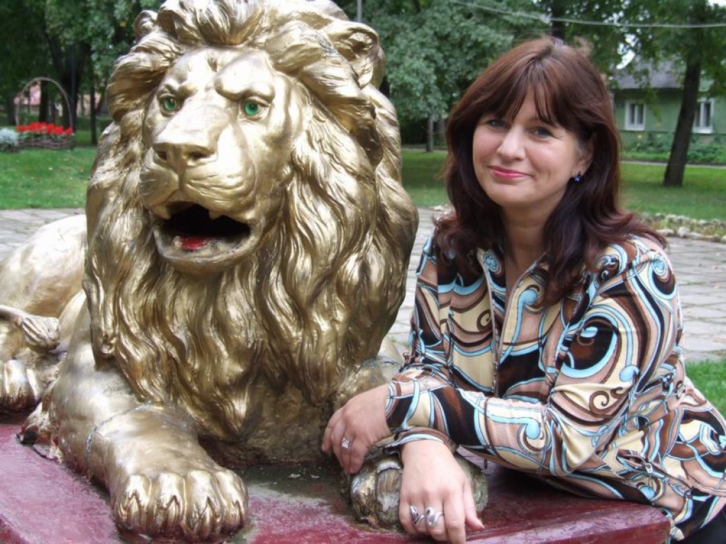 “UZRŪC, LAI RODAS IDEJAS!” Gunita Krievāne “aicina” Jaunjelgavas lauvu.