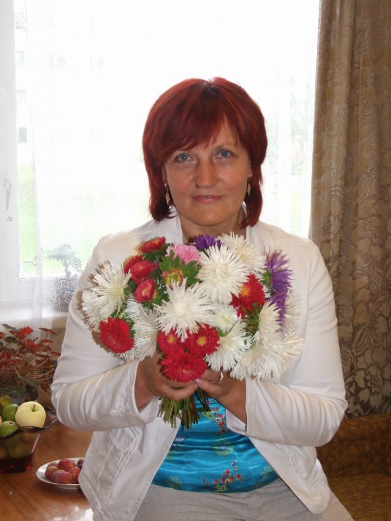 PATĪK KRĀSAS. Septembris ir Ilzes Pabērzas mēnesis — ar krāšņām puķēm, gājputniem un oranžiem pīlādžiem. 