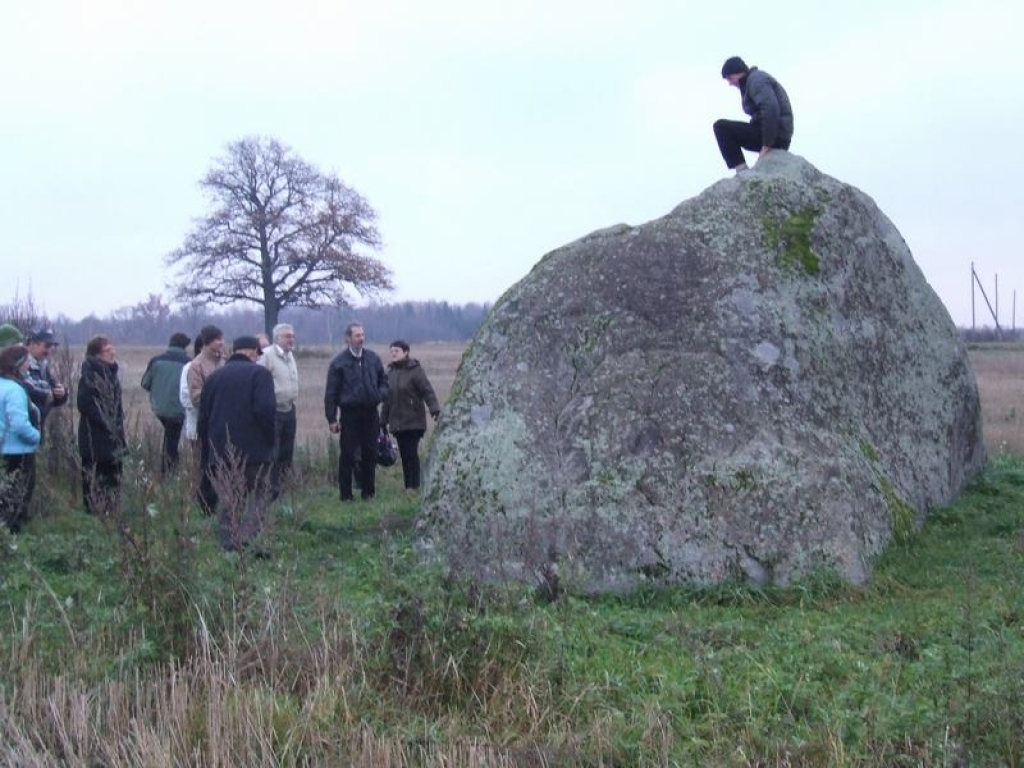  Īsts milzis. Pie Meļķītāru Muldakmens.