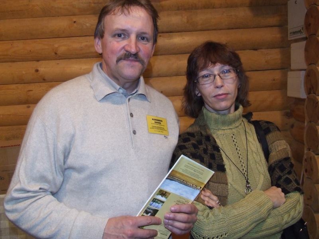 BALTKRIEVU DRAUGI. Gaļina un Aleksandrs Zaicevi vāc informāciju par senajiem akmeņiem.