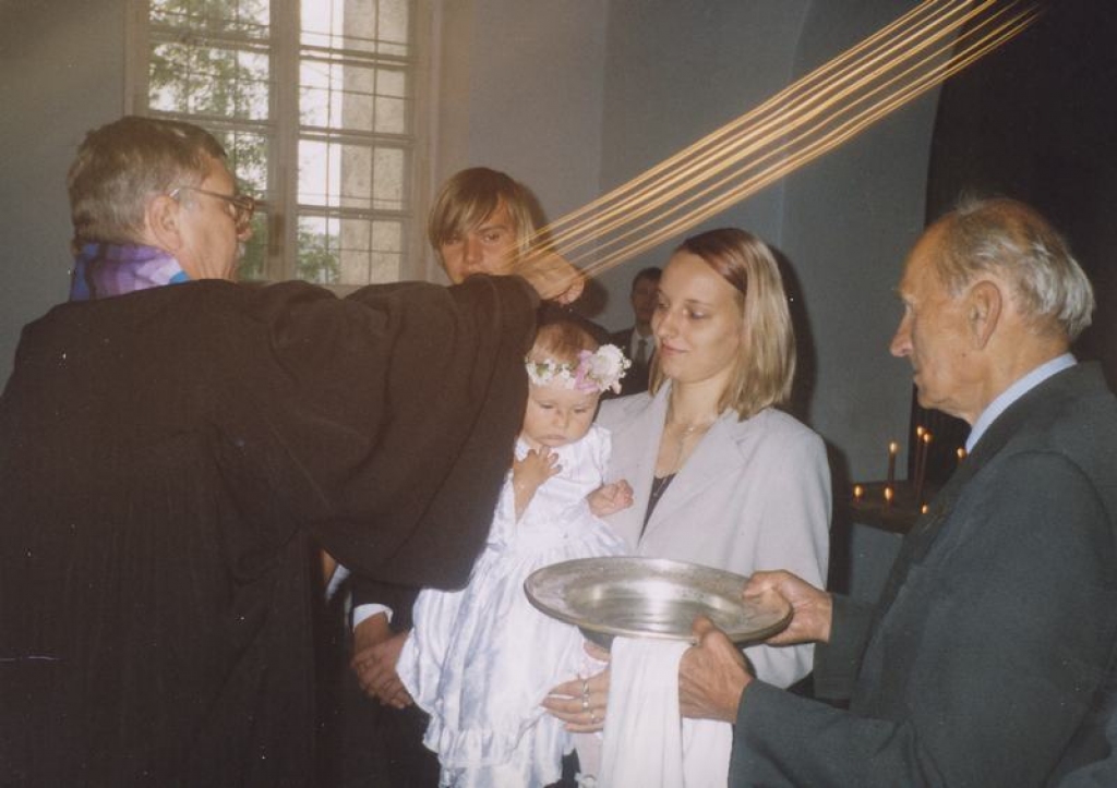 VĀRDA SPĒKS. Tā attēlā redzamo gaismas kūli raksturo  mācītājs.