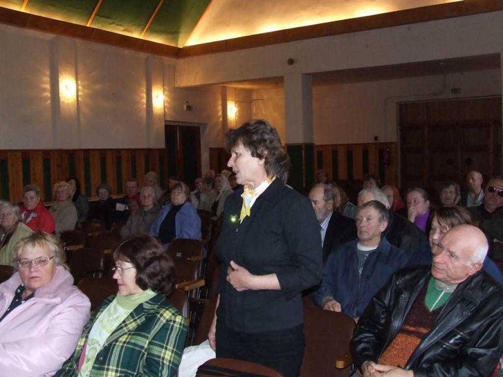 NEPAREIZI INDEKSĒTA PENSIJA. Par to Saeimas deputātus informē skrīveriete Rasma Rudaka.