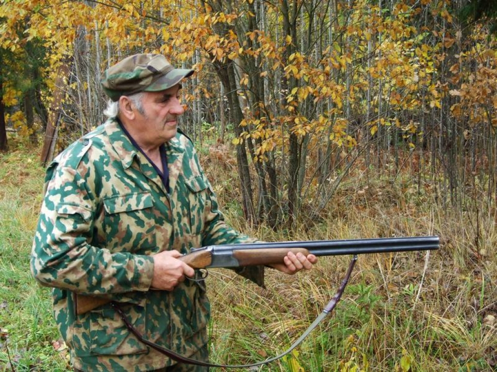 MASTĀ. Uldis Zeipe Klintaines apkaimē pazīst katru taku, zina, kur labprāt uzturas dzīvnieki.  