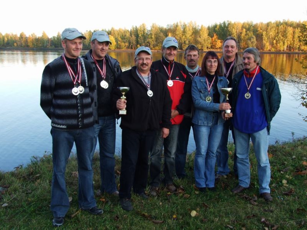 LABĀKIE LATVIJĀ. No kreisās:  Dzintars Zujevs, Juris Fjodorovs, Modris Bērziņš, Viesturs Saulītis, Ainārs Grieķers, Silvija Strode, Igors Dubovskis un Andrians Jerohins.    