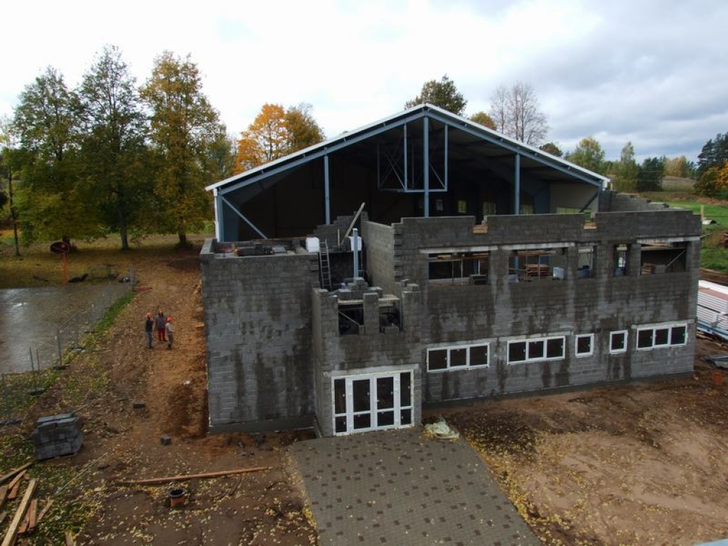 SAPNIS PIEPILDĀS. Pašiem sava sporta zāle jau daudzus gadus bija daudzesiešu sapnis. Nu tas piepildās.