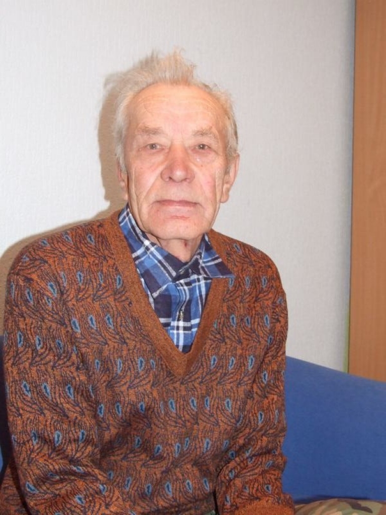 AR RAKSTURIŅU. Kārlis Ūlbergs teic, ka visu mūžu bijis tāds, kāds tagad — ar visādiem asumiem. 