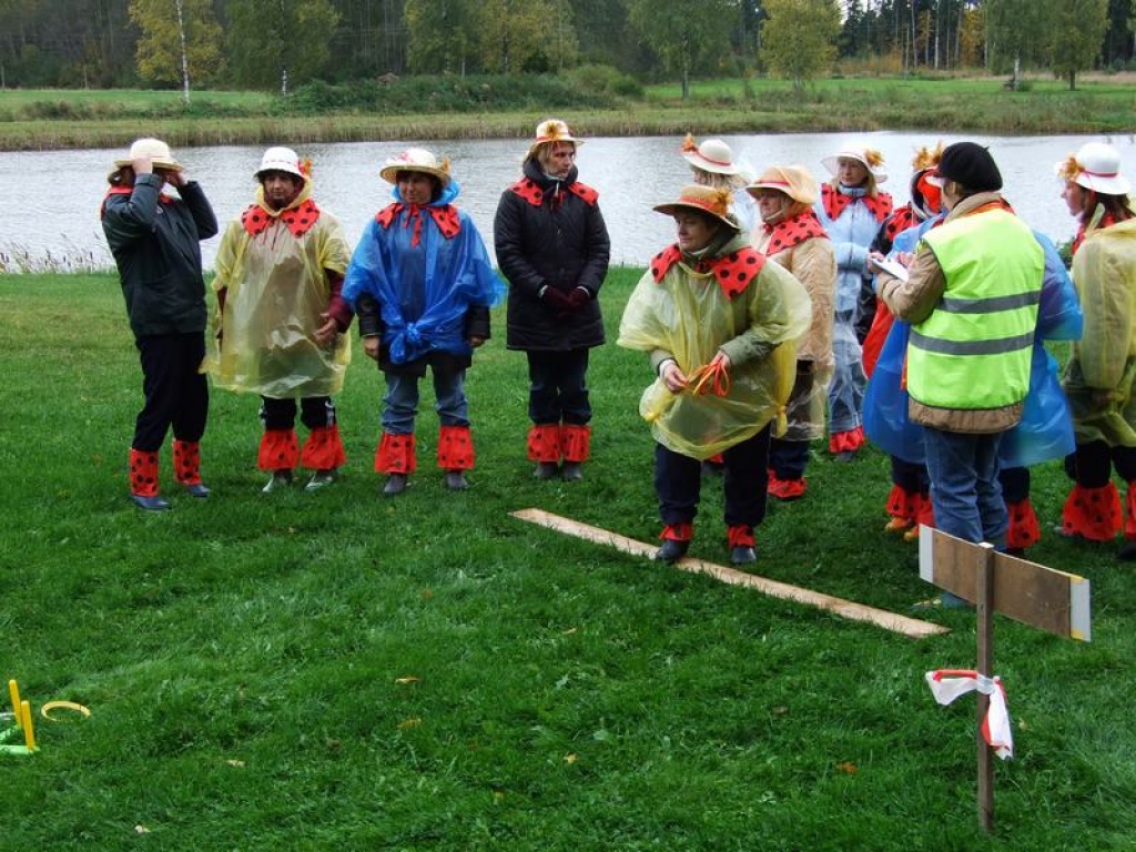 UZVARĒTĀJAS. Šīgada bērnudārzu darbinieču sporta spēlēs uzvarēja Neretas pagasta bērnudārza “Ziediņš” komanda.        