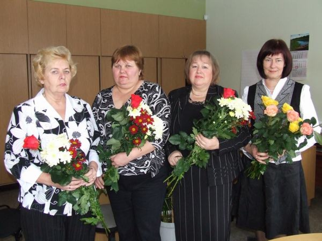 IESTĀDES BALSTS. Aizkraukles biroja ilggadējās darbinieces: Zoja Leončika (no kreisās), Tatjana Pleša, Baiba Ūbele un Elita Ģēģere. 