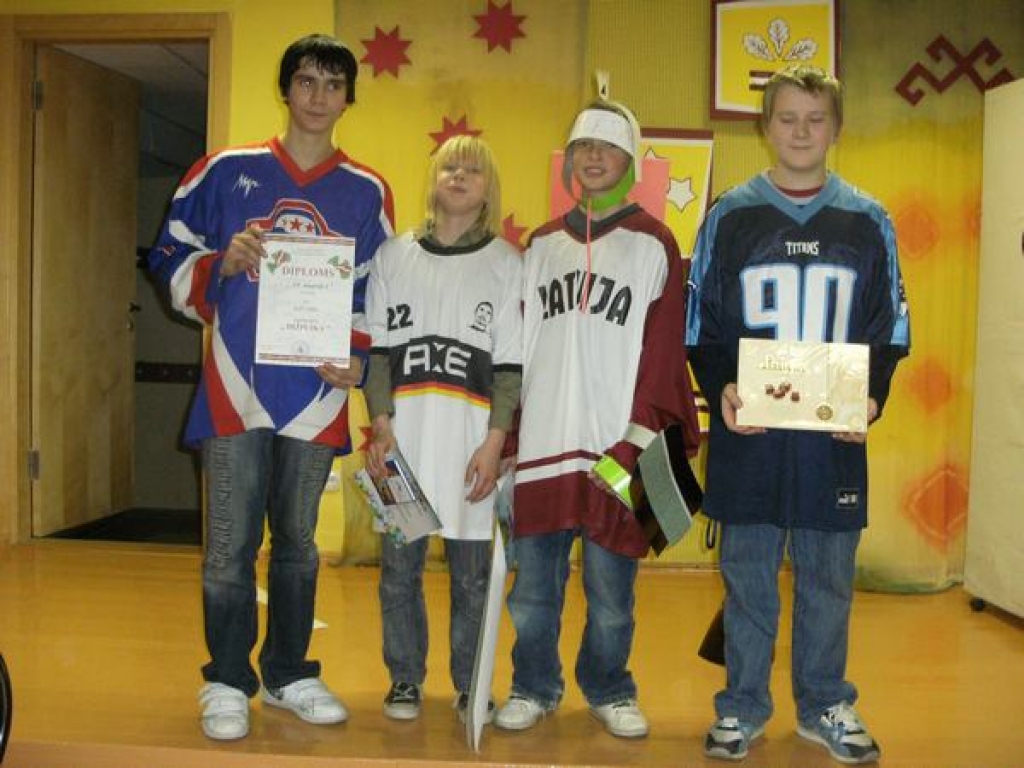 Īsti dižpuikas. Komanda “13. kvartāls” konkursā uzvarēja.