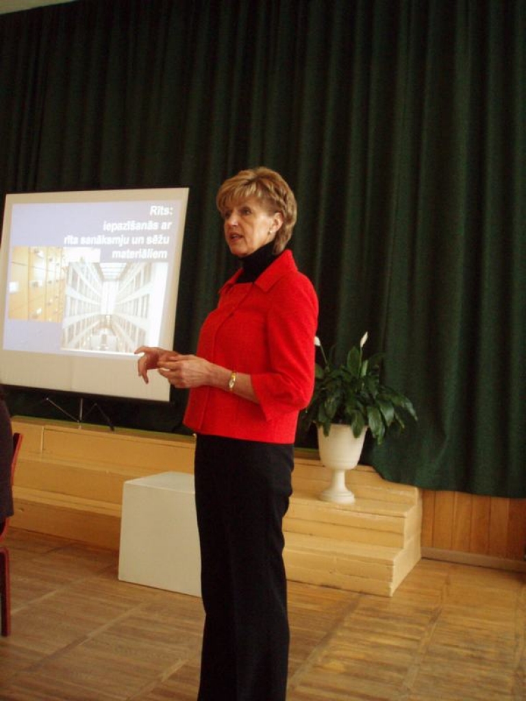 Neklātienes ceļojums. Eiropas Parlamenta deputāte Inese Vaidere stāsta par savu darbu Briselē.