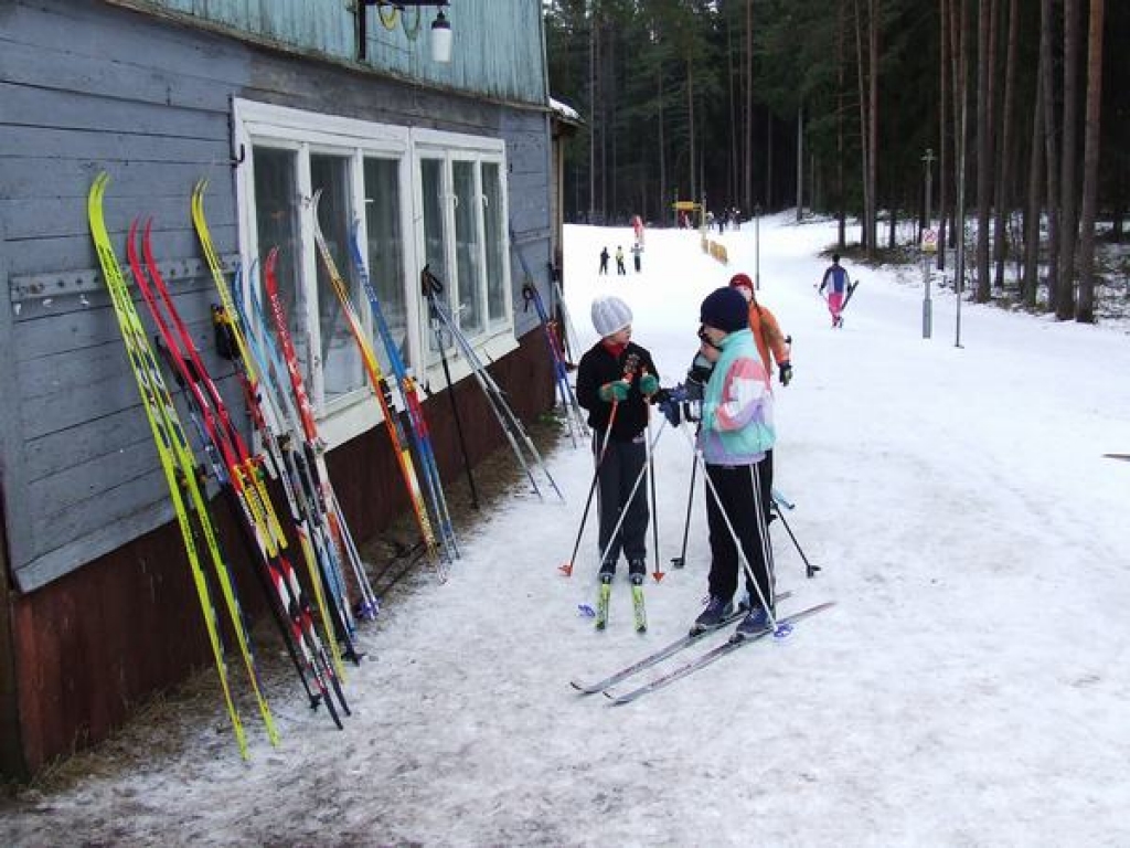 Šodien Aiviekstes pagastā, “Jauju” trasē, notika Vecgada balvas izcīņa distanču slēpošanā. Sacensībās piedalījās ap 80 sportistu no visas Latvijas.
Autors: Indulis Burka