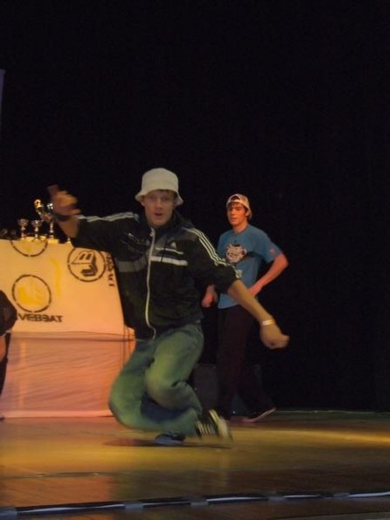 Pirmo reizi Aizkraukles pilsētas kultūras namā notika breika un hiphopa deju festivāls “East side vs West side”. Mūsdienās breiks un hiphops gūst arvien lielāku popularitāti bērnu un jauniešu vidū. Dejotājiem tā ir gan iespēja parādīt...
Autors: Sarmīte Drapāne