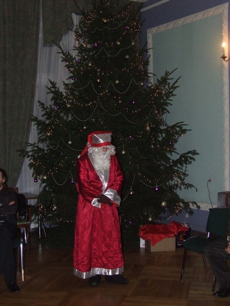 TRĪS POSMI. Uldis Dzērve apgalvo, ka ikviena vīrieša dzīvē ir trīs posmi: kad viņš tic Ziemassvētku vecītim, kad viņš vairs netic un kad viņš pats kļūst par Ziemassvētku vecīti.