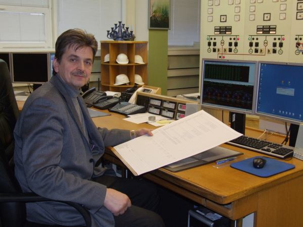 MĀCA CITUS. Ivars Ignatāns šogad atzīts par labāko darbaudzinātāju Pļaviņu spēkstacijā.