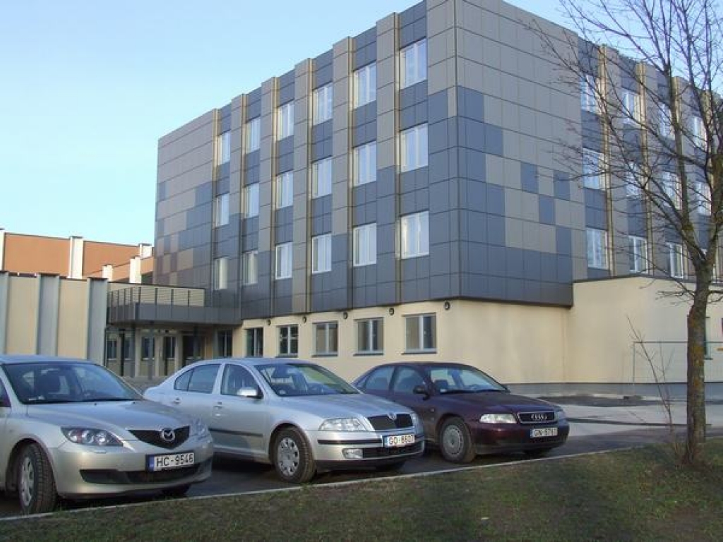 JAU ATVĒRTS. Jaunais tirdzniecības un biroju centrs 