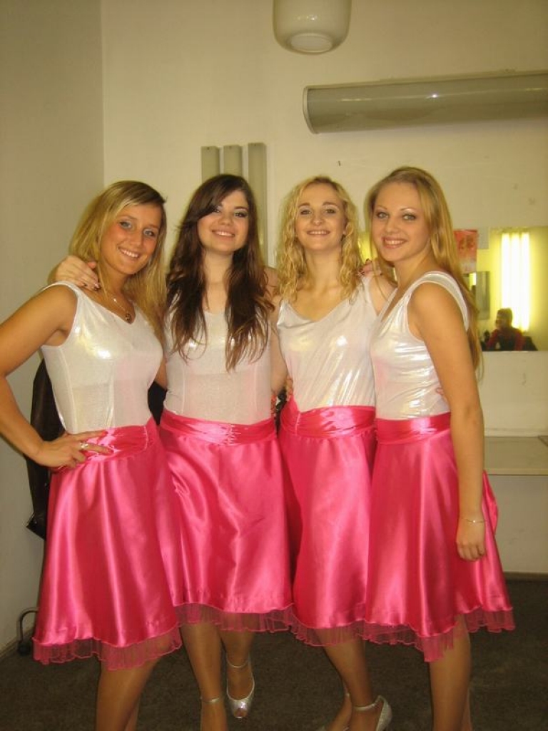 “ZAĻĀ ZEME” — tā tulkojams Skrīveru meiteņu saksofonistu kvarteta nosaukums. No kreisās: Linda Zemžāne, Agnese Karpoviča, Ilze Engere, Evita Poriete. 