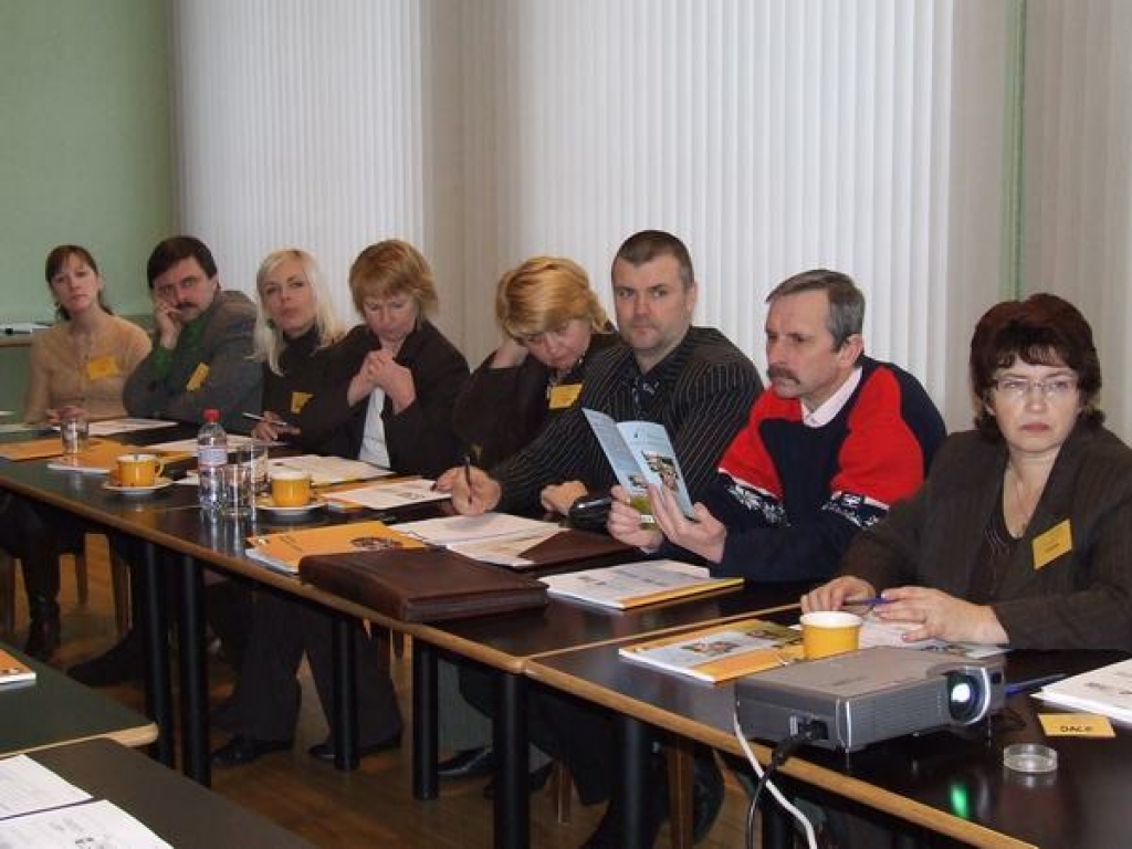 KLAUSĀS JAU ZINĀMAS LIETAS. Diskusijas dalībnieki gribētu dzirdēt ko konkrētu par nākotni, nevis pārstāstu par “vēsturi”. 