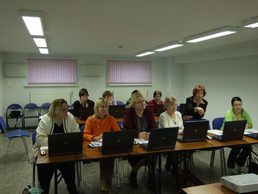 APGŪST JAUNO. Aizkraukles rajona bibliotekāres uzmanīgi ieklausās pasniedzēju teiktajā.