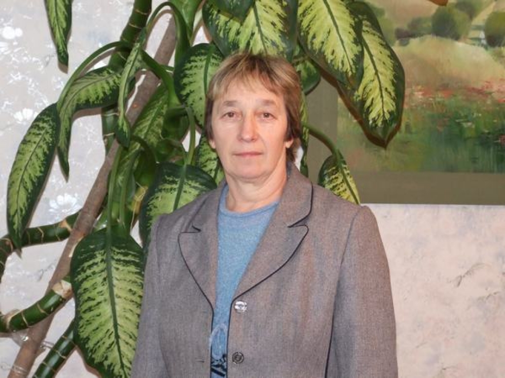 Krāj četrās mapēs. Skaidrīte Kubliņa rakstus par Vairu Vīķi — Freibergu apkopo jau daudzus gadus.