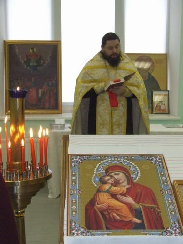 ZIEMASSVĒTKU DIEVKALPOJUMĀ. Kopā ar tēvu Sergiju Dievu lūdz Aizkraukles pareizticīgie. 