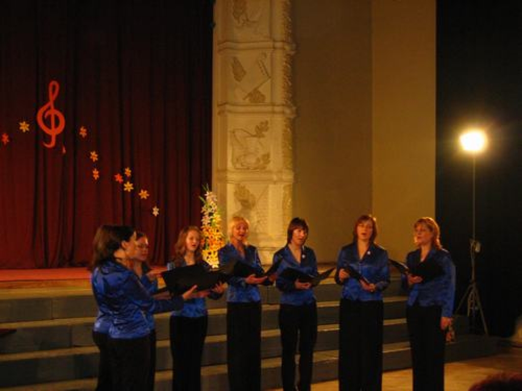 Viens no labākajiem. Dzied Aizkraukles pagasta kultūras nama sieviešu vokālais ansamblis “Spīdala”. 