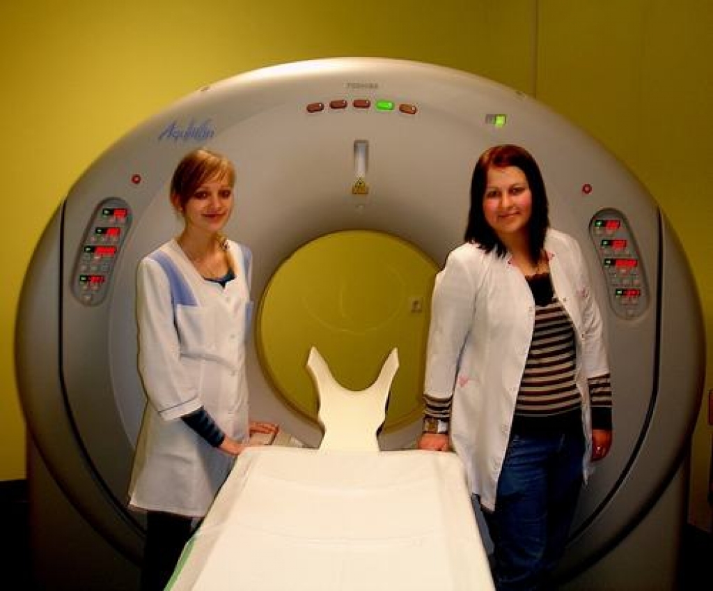 Topošās mediķes. M. Brimmerbergas Pļaviņu vidusskolas skolnieces Krista Vītola (no kreisās) un Ieva Krastiņa 