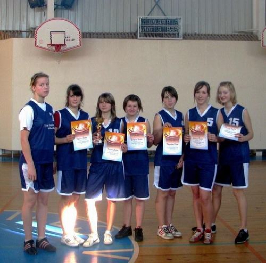 LABĀKĀS. No kreisās: Sanita Karluša, Zane Dzene, Monta Peciņa, Beāte Barone, Alvīne Reinicāne, Linda Meļehova, Egita Liepiņa.