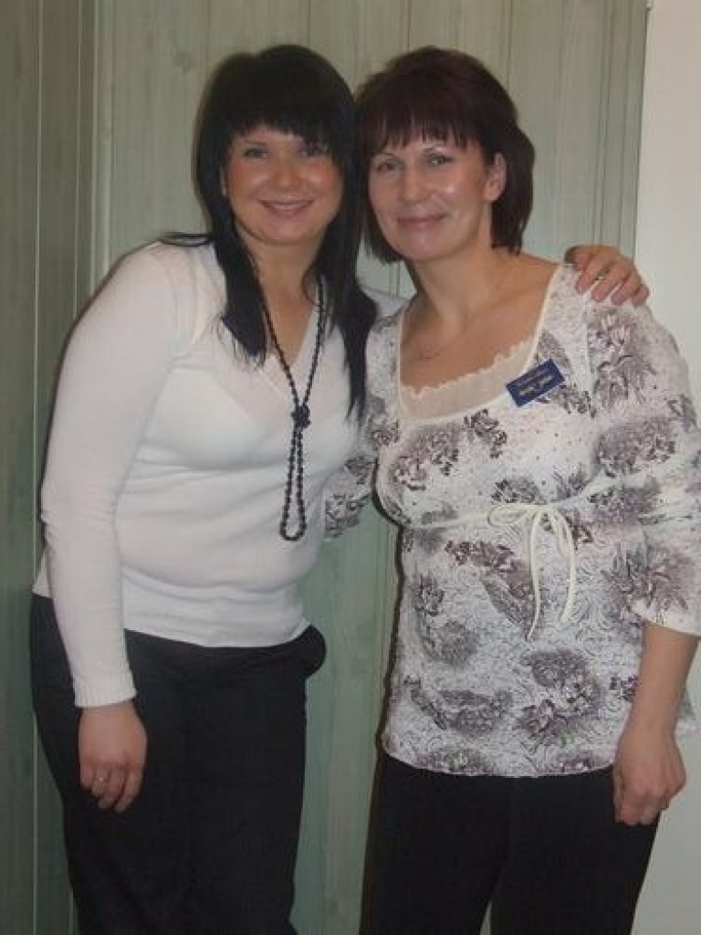 Uzvarētājas. Antras Ķimenes (no labās) un Zanes Feteres duets ar dziesmu “Dzirdi” iekaroja klausītāju sirdis.