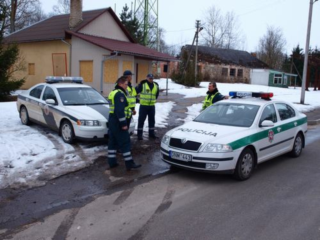 Šodien Aizkraukles rajonā, Lietuvas pierobežā, kopīgi patrulēja Latvijas un Lietuvas policisti. Līdzīga akcija notika arī Lietuvā. Saskaņā ar abu valstu vienošanos pēc pievienošanās Šengenas zonai, šādas akcijas notiek regulāri....
Autors: Indulis Burka