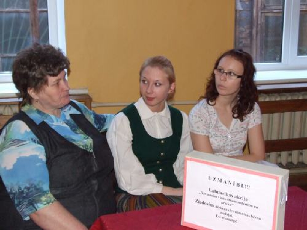 Sestdien Jaunjelgavas kultūras namā ar pašdarbnieku koncertu beidzās labdarības akcija “Dāvināsim viens otram prieku un mīlestību.” Akcijas laikā varēja ziedot naudu, rotaļlietas, grāmatas un citas lietas, ko pēc tam nodos Aizkraukles...
Autors: Jānis Ozoliņš