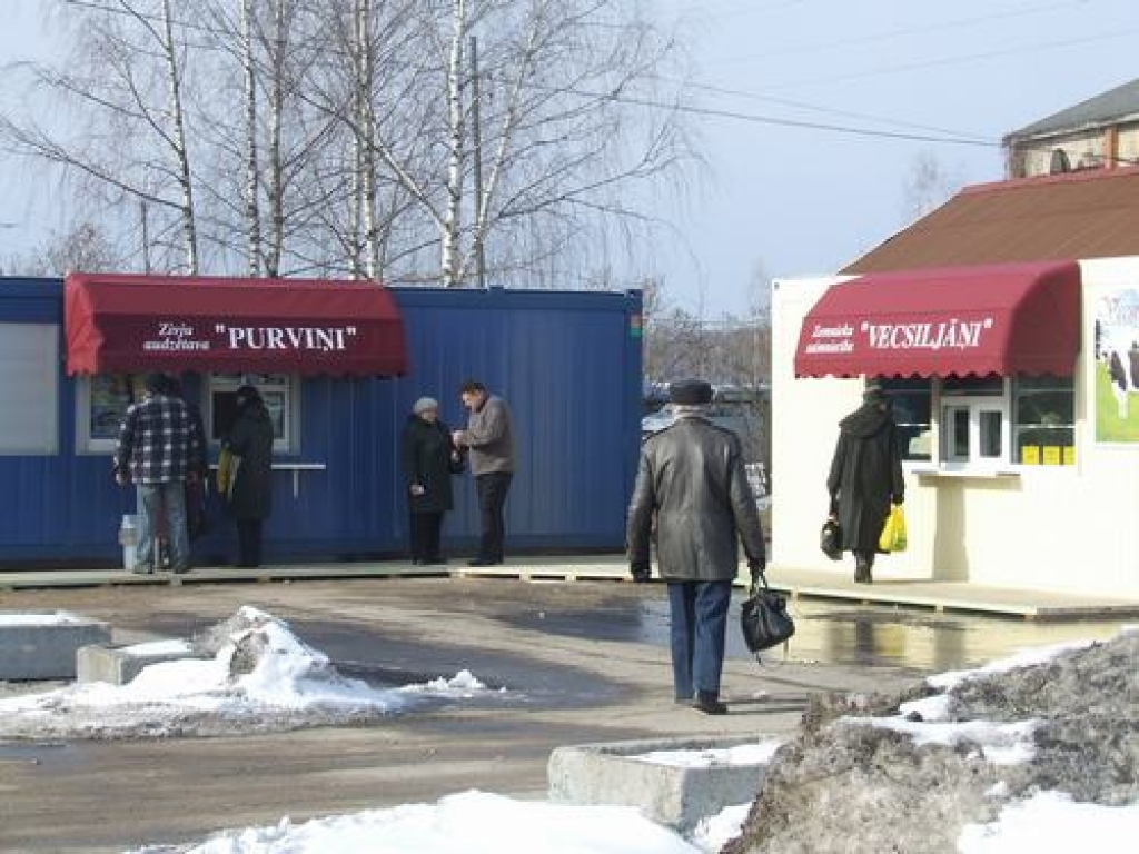 Atver vienā dienā. Jaunajās tirdzniecības vietās pircēju netrūkst.
