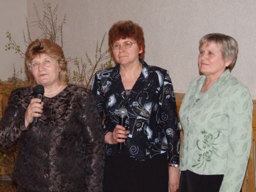 Patīkami pārsteigtas. Labdarības akcijas organizatores Valentīna Rimare (no kreisās), Margarita Savicka un Ņina Sovika.