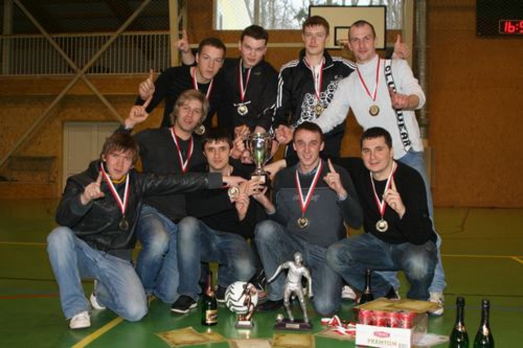 Uzvaras prieks. Futzāla labākie — JFK komanda no Aizkraukles.