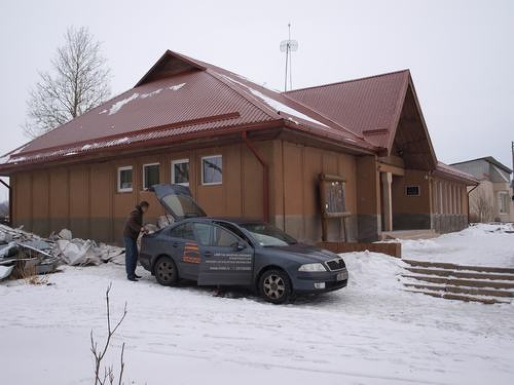 JAUNS JUMTS. Seces pagasta padomes ēkai nomainīts jumts.