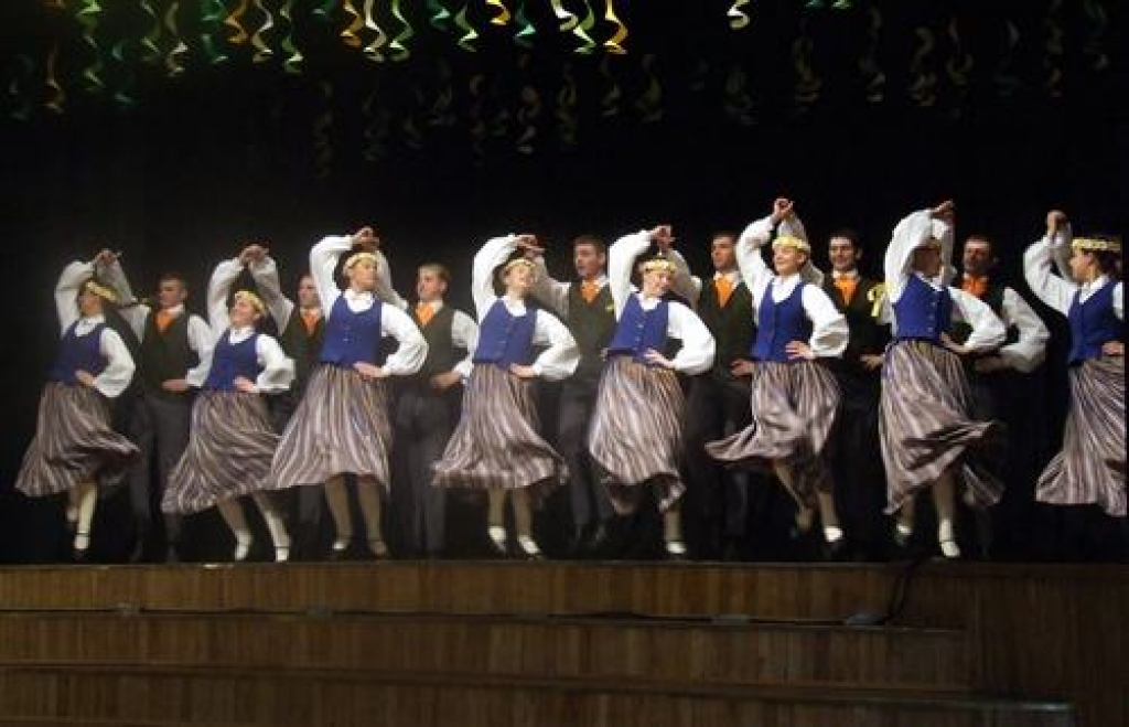 Aizkraukles pilsētas kultūras namā vakar notika Aizkraukles rajona tautas deju kolektīvu skate. Pirmās pakāpes diplomu ieguva 12 kolektīvu.  
Autors: Sarmīte Drapāne