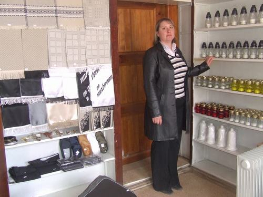 VISS BĒRU RĪKOŠANAI. Solvita Petrova darba pieredzi allaž papildina Latvijas Apbedītāju asociācijas kursos. 