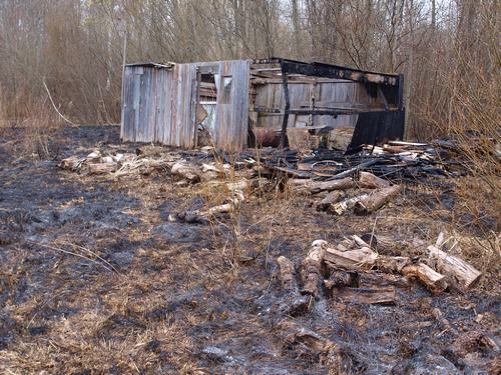 IZDEDZIS. Aizkrauklē, Dārza ielā 5, dega ne tikai kūla, bet arī šķūnītis. 