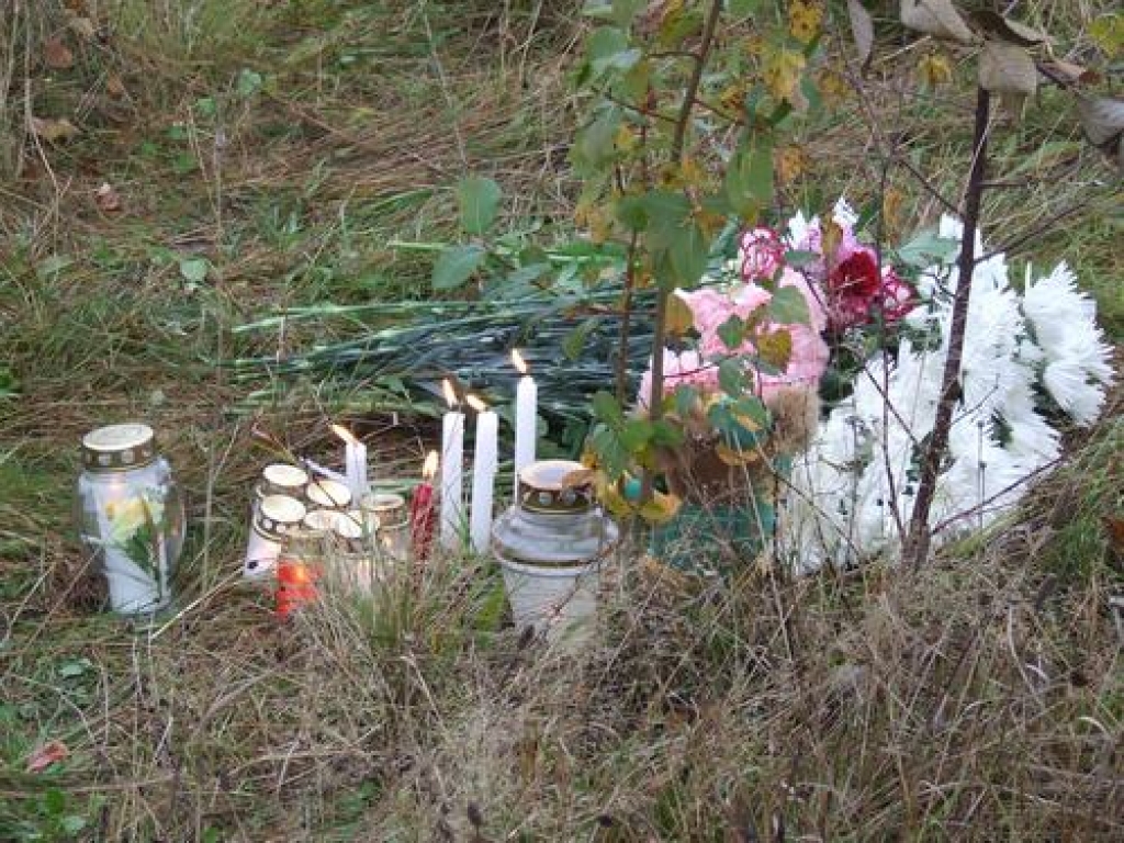 Šajā vietā pērn atrada noslepkavoto septiņpadsmitgadīgo Annu Kurniginu.