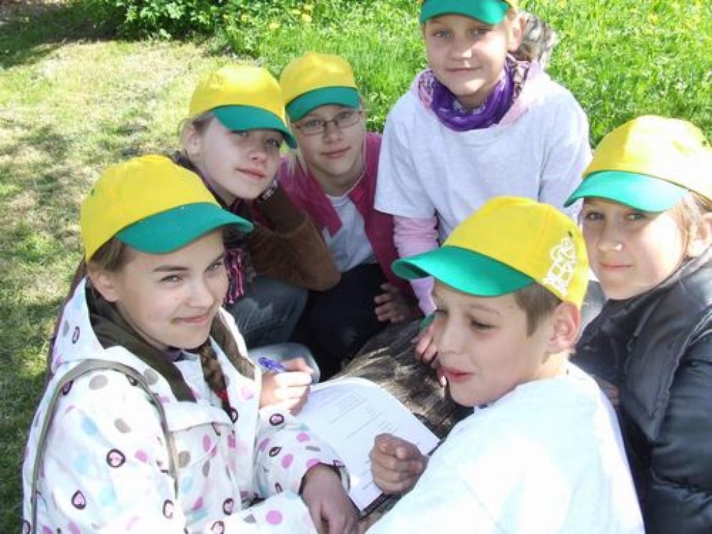 Šodien Aizkraukles “Kalna Ziedu” muzeja teritorijā notika gadskārtējās Latvijas Sarkanā Krusta (LSK) Aizkraukles rajona komitejas rīkotās pirmās palīdzības sniegšanas sacensības vispārizglītojošo skolu skolēniem. 
Autors: Margarita Celmiņa