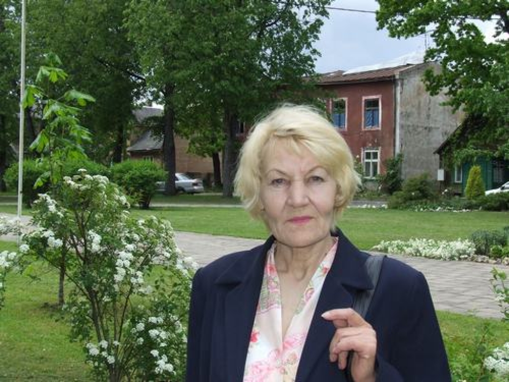 Dzīvo dejodama. Jaunjelgaviete Dzintra Ķibilde enerģiju rod, dejojot dāmu deju kolektīvā “Vīzija”. 