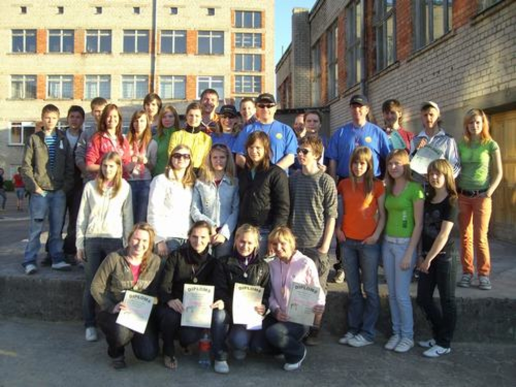 “MĒS PAZĪSTAM SAVU SKOLU!”  Pēc sacensībām secināja komandu dalībnieki.