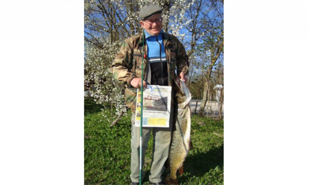 MILZU LOMS. Neretietis Jūlijs Treiģis maija sākumā Dienvidsusējā noķēra vairāk kā 9 kilogramus smagu līdaku.